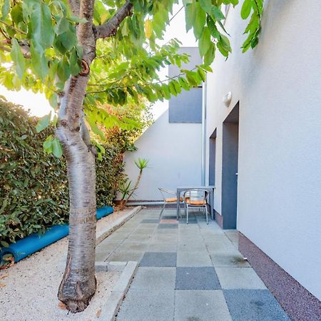 Crowonder Lucky Holiday House With Pool And Patio 30 Meters From The Beach Zadar Exterior foto