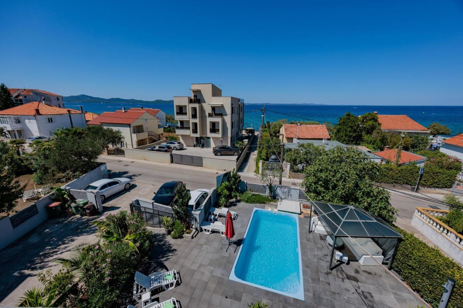 Crowonder Lucky Holiday House With Pool And Patio 30 Meters From The Beach Zadar Exterior foto