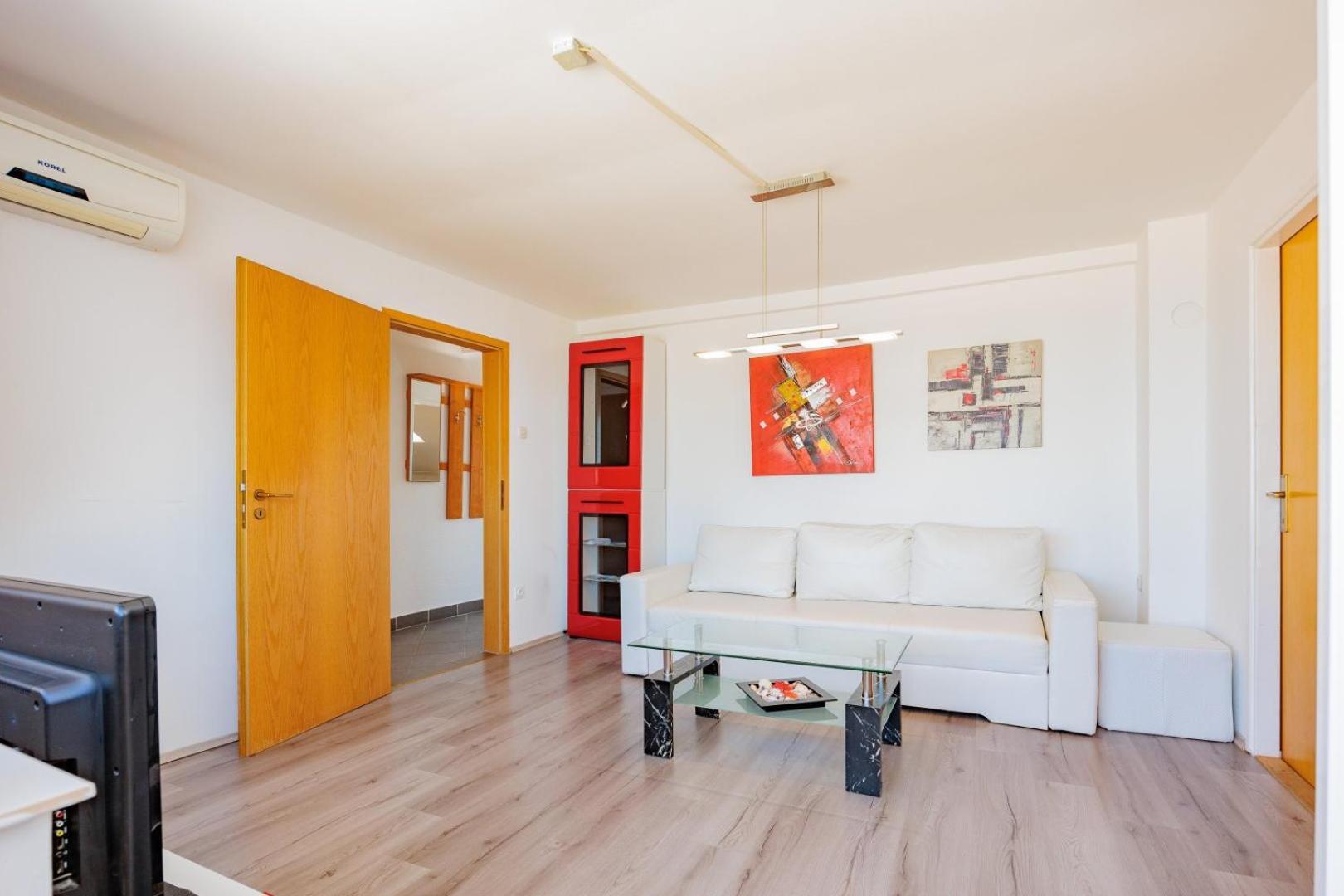 Crowonder Lucky Holiday House With Pool And Patio 30 Meters From The Beach Zadar Exterior foto