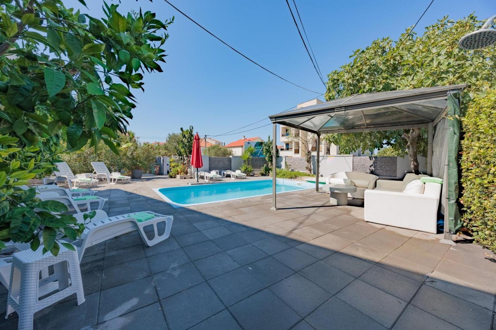 Crowonder Lucky Holiday House With Pool And Patio 30 Meters From The Beach Zadar Exterior foto
